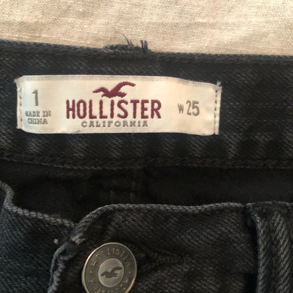 💜Hollister High Rise Black Distressed Raw Short - Picture 5 of 5